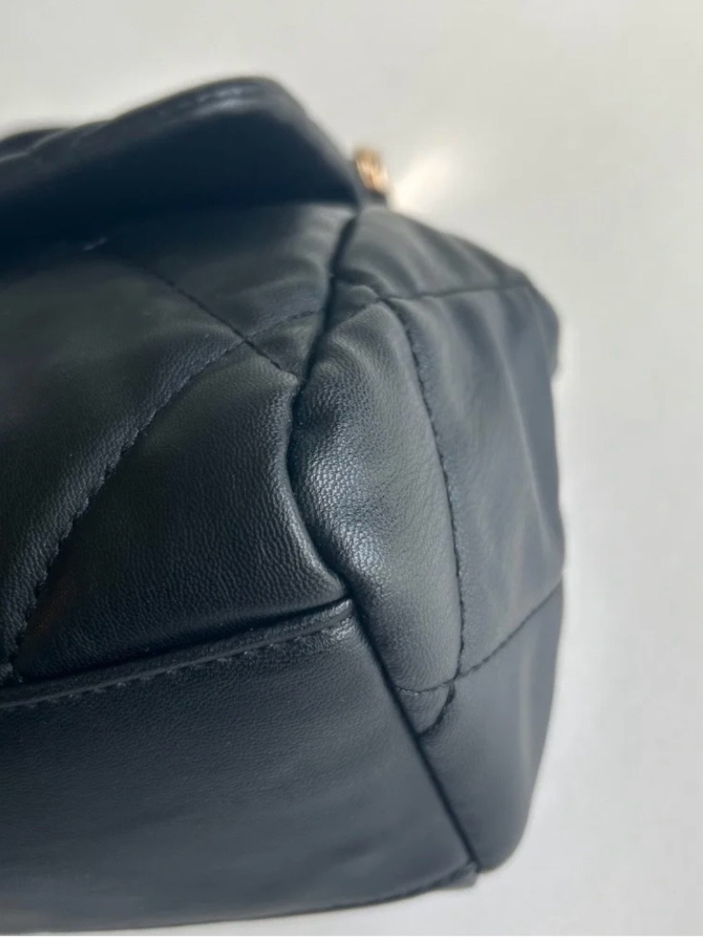 Bradgley Mischka Black Leather Quilted Handbag. - Picture 6 of 13